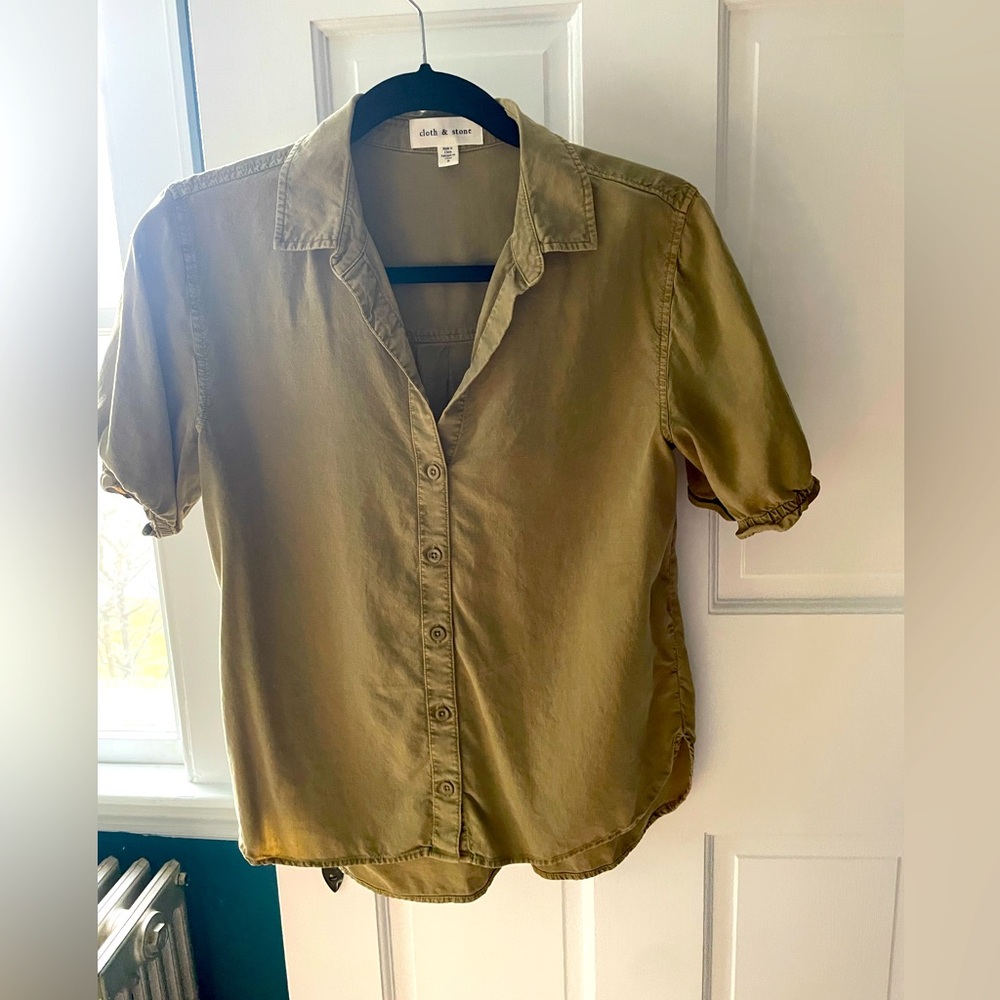 Cloth and Stone size small short sleeve size small